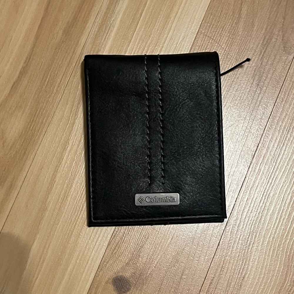 Columbia Black Leather Wallet NEW